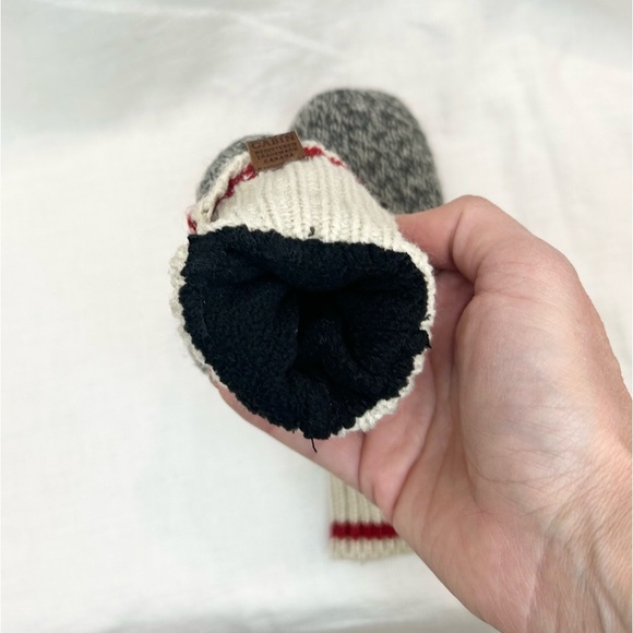 Roots Toddler Cabin Mittens - Picture 6 of 10